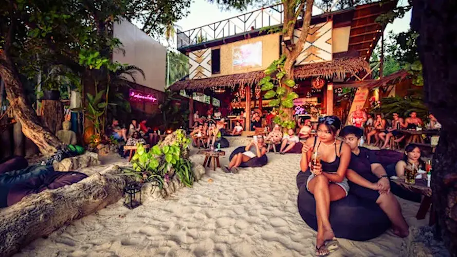 Modern tropical home